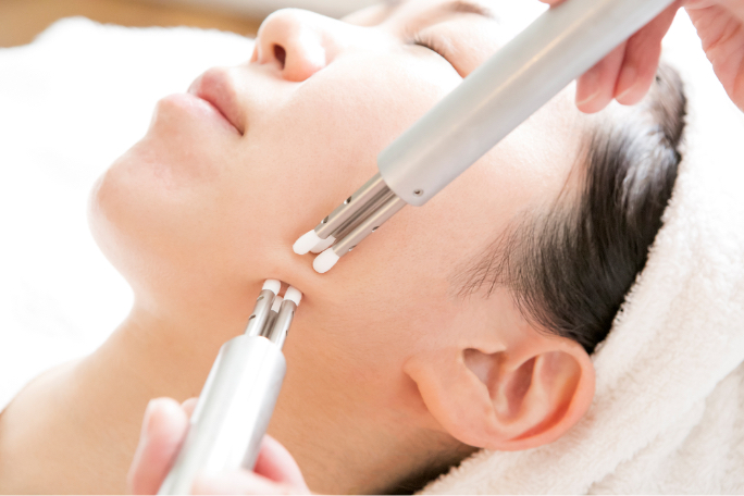 顔面麻痺の治療として医学的に考えられた方法を美容に取り入れた日本で唯一のリフティングメソッド